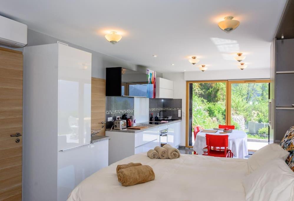 In The Heart Of Nature With An Unique View Plan Montmin Exterior foto